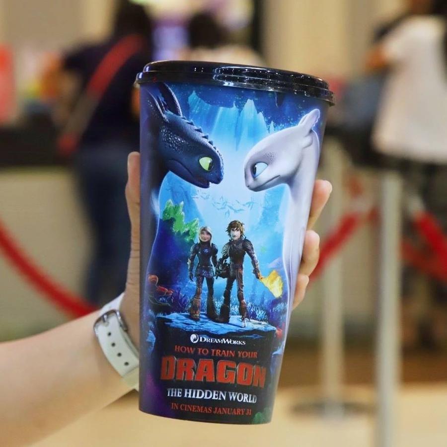 แก้วน้ำเขี้ยวกุดและแฟนของเขา อิอิ!!