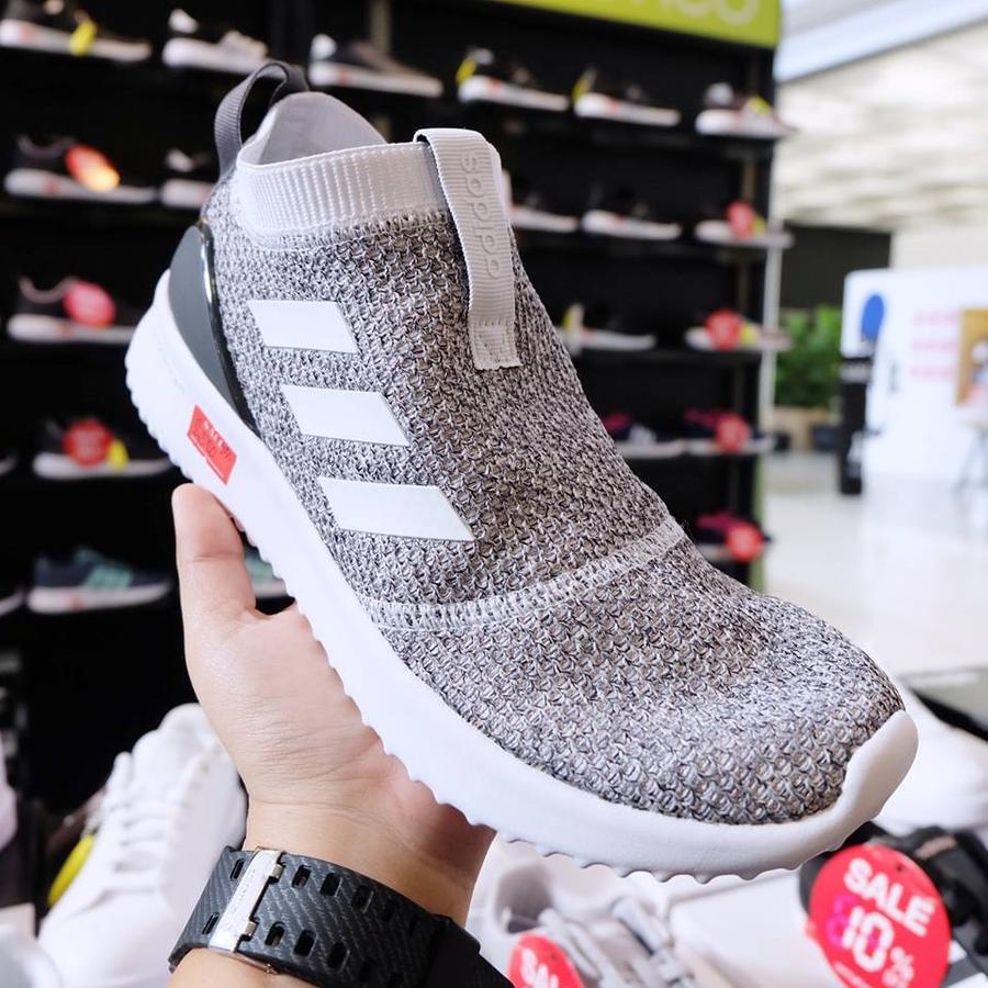 รองเท้า adidas ลดเหลือ 2520.-
