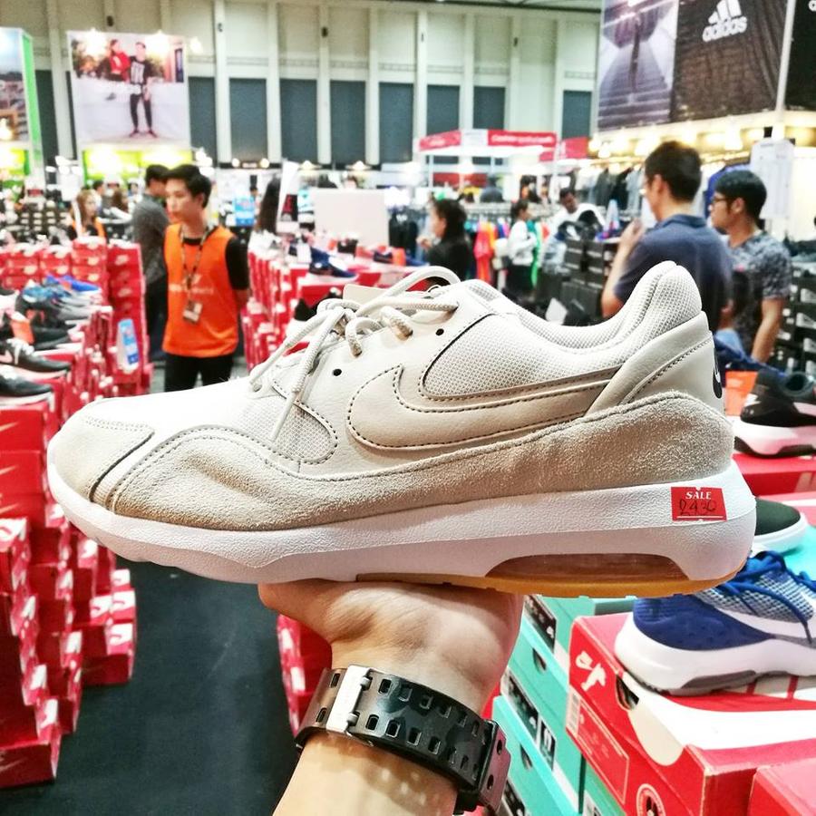 รองเท้า adidas ลดเหลือ 2430.-