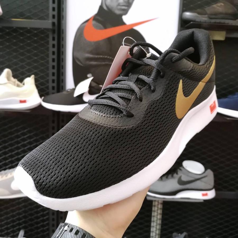 รองเท้า Nike ลดเหลือ 2070.-